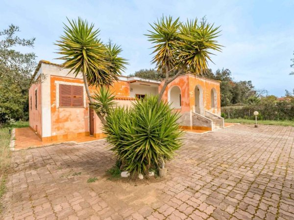 casa indipendente in vendita ad Aprilia in zona Fossignano