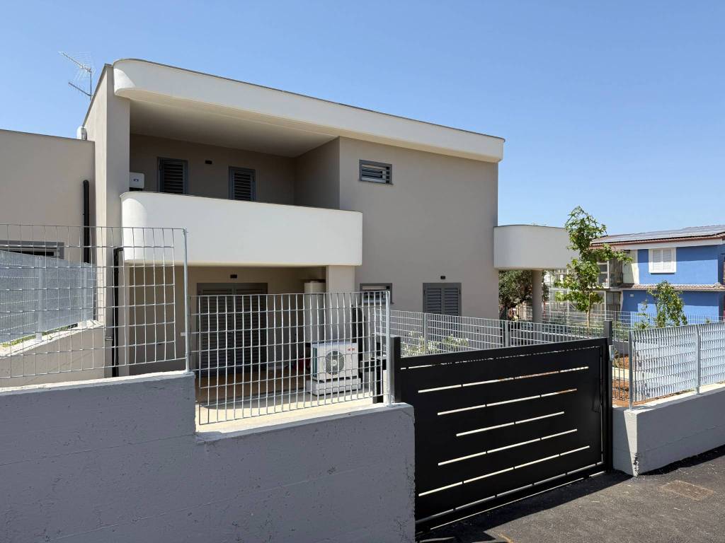 casa indipendente in vendita ad Aprilia in zona Casalazzara