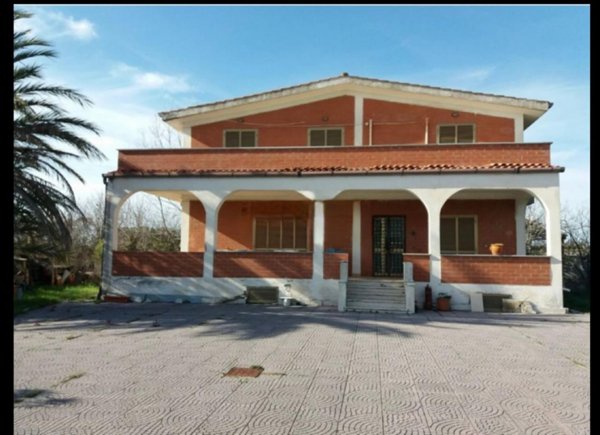casa indipendente in vendita ad Aprilia in zona Riserva Nuova
