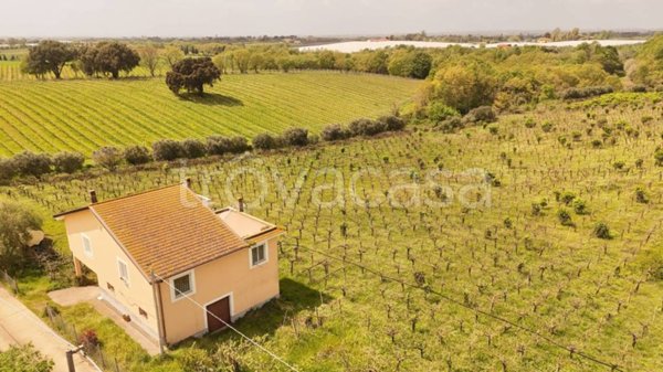 casa indipendente in vendita ad Aprilia in zona Campoleone