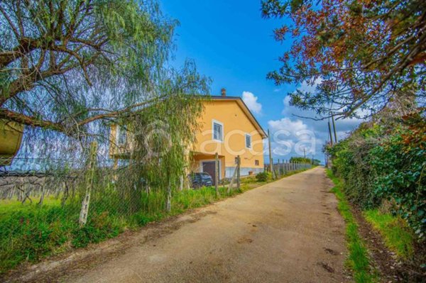 casa indipendente in vendita ad Aprilia in zona Campoleone