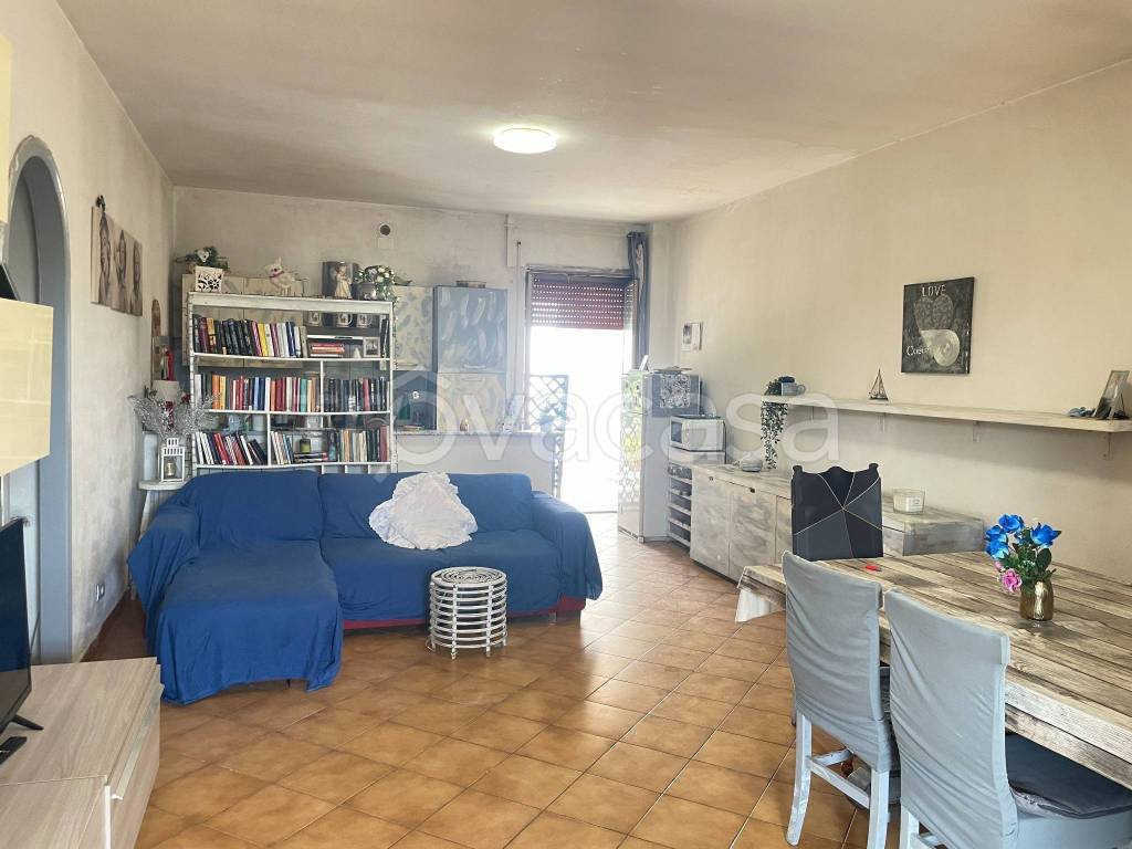 casa indipendente in vendita ad Aprilia in zona Fossignano