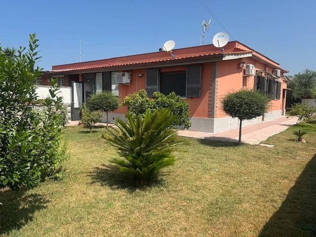 casa indipendente in vendita ad Aprilia in zona Campo di Carne