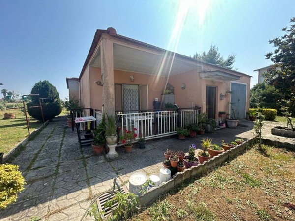 casa indipendente in vendita ad Aprilia in zona Riserva Nuova