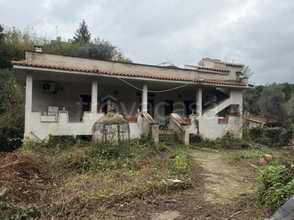 casa indipendente in vendita ad Aprilia in zona Casalazzara