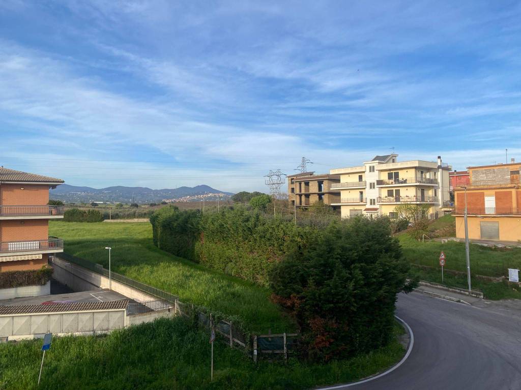 appartamento in vendita ad Aprilia in zona Campoleone