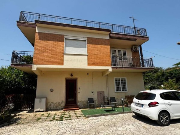 appartamento in vendita ad Aprilia in zona Fossignano