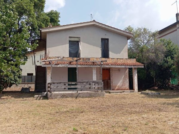 casa indipendente in vendita ad Aprilia in zona Cogna