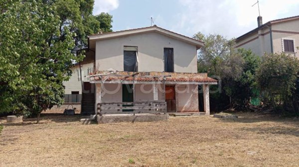 casa indipendente in vendita ad Aprilia in zona Cogna