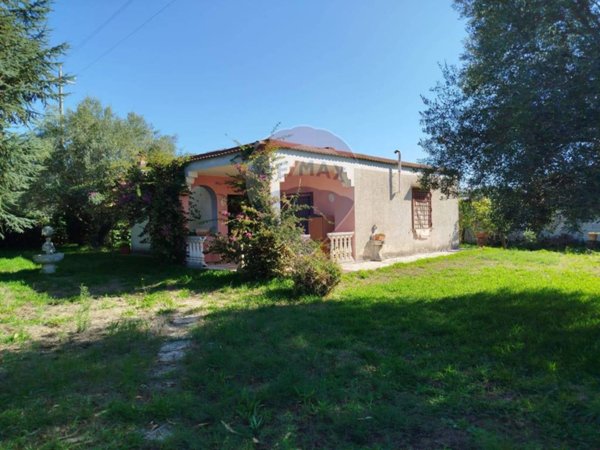casa indipendente in vendita ad Aprilia in zona Campoverde