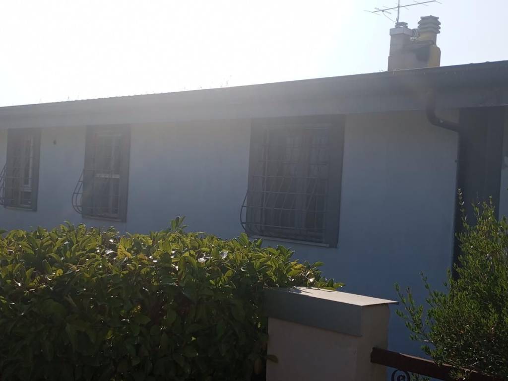 casa indipendente in vendita ad Aprilia in zona Fossignano