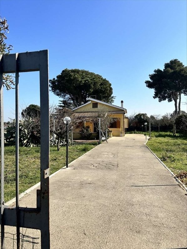 casa indipendente in vendita ad Aprilia in zona Campo di Carne