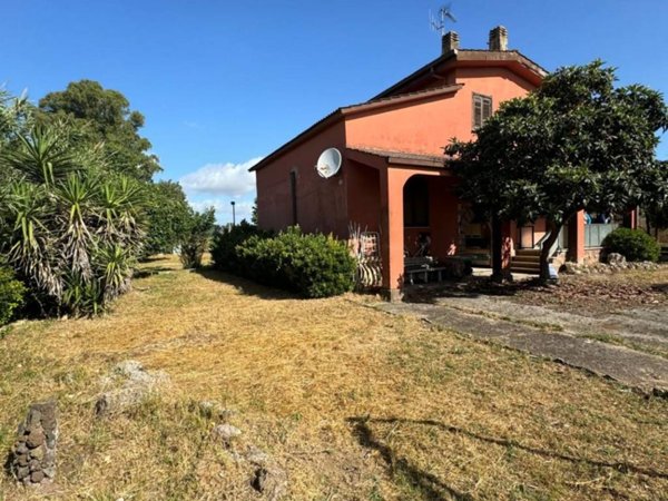 appartamento in vendita ad Aprilia in zona Campo di Carne