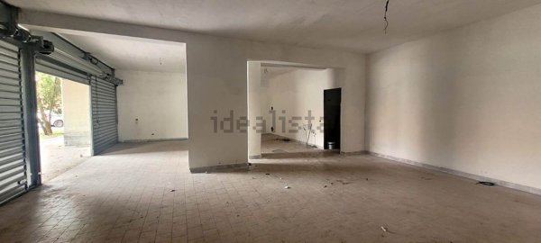 locale commerciale in vendita ad Aprilia