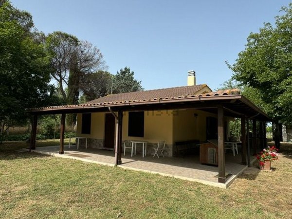 casa indipendente in vendita ad Aprilia in zona Campo di Carne