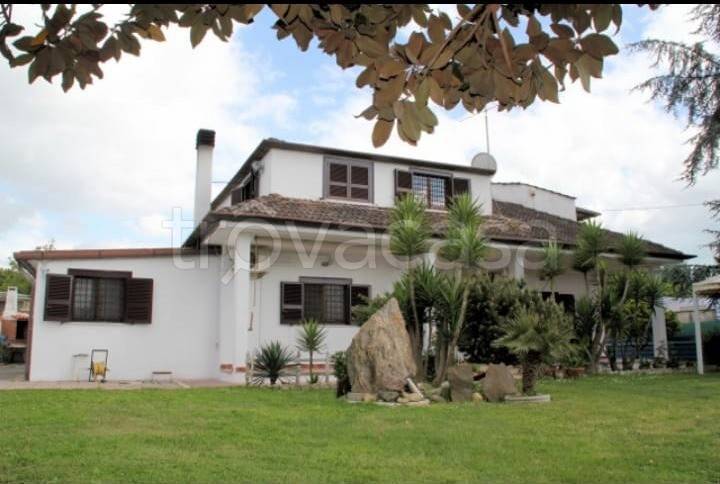 casa indipendente in vendita ad Aprilia in zona Campo di Carne