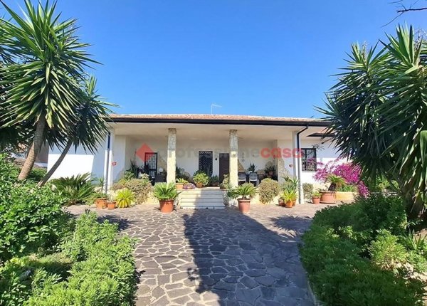 casa indipendente in vendita ad Aprilia in zona Campoverde