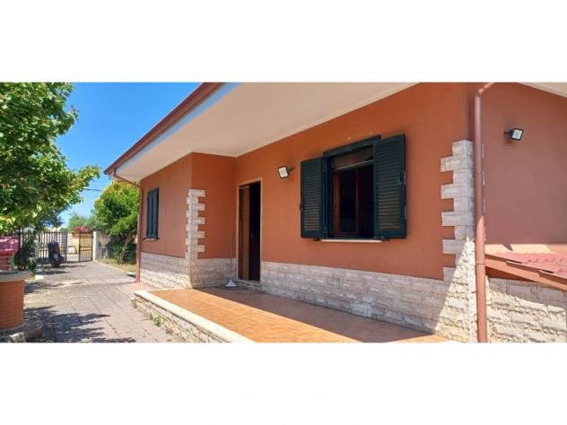 casa indipendente in vendita ad Aprilia in zona Campo di Carne