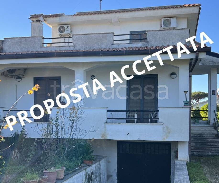casa indipendente in vendita ad Aprilia in zona Cogna