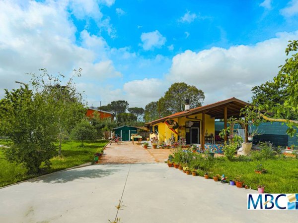 casa indipendente in vendita ad Aprilia in zona Campo di Carne