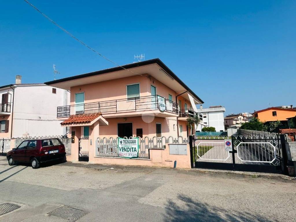 casa indipendente in vendita ad Aprilia