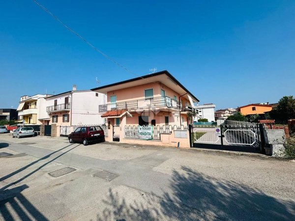 appartamento in vendita ad Aprilia
