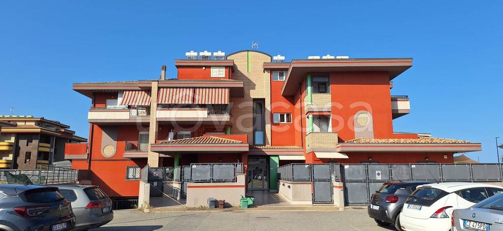 locale di sgombero in vendita ad Aprilia