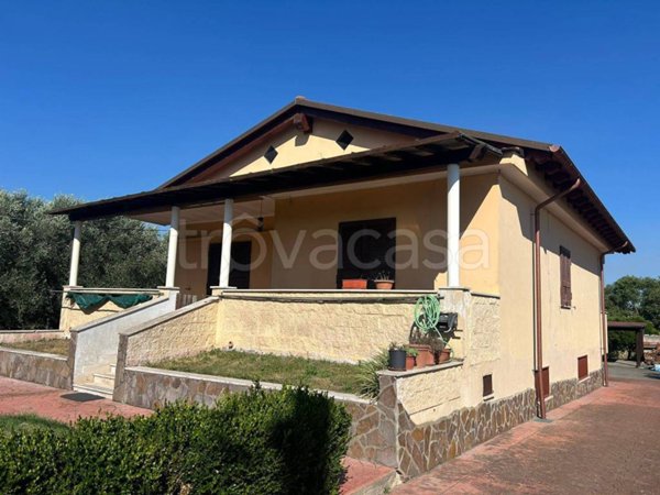 casa indipendente in vendita ad Aprilia in zona Campoverde