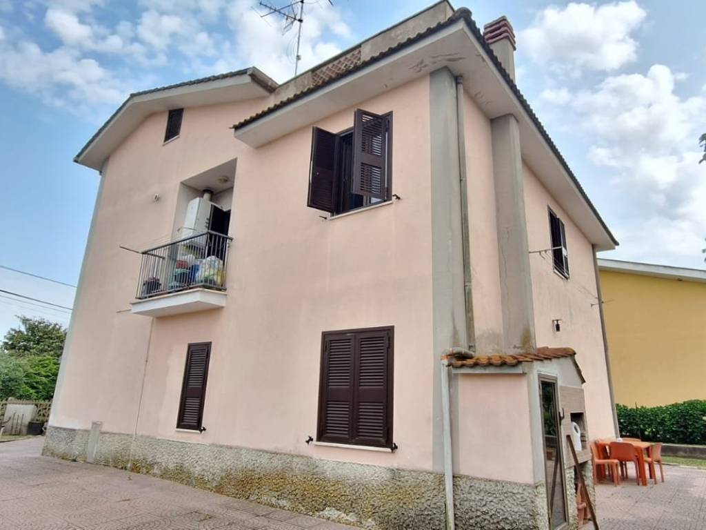 casa indipendente in vendita ad Aprilia in zona Campo di Carne