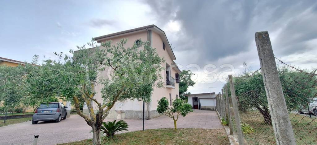 casa indipendente in vendita ad Aprilia in zona Pantanelle