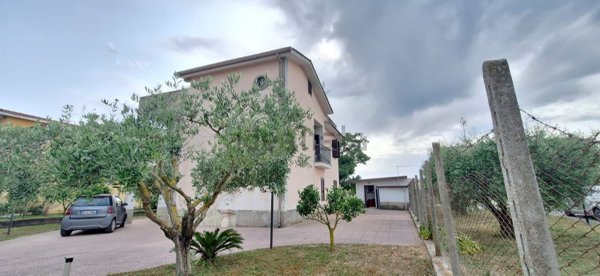 casa indipendente in vendita ad Aprilia in zona Pantanelle