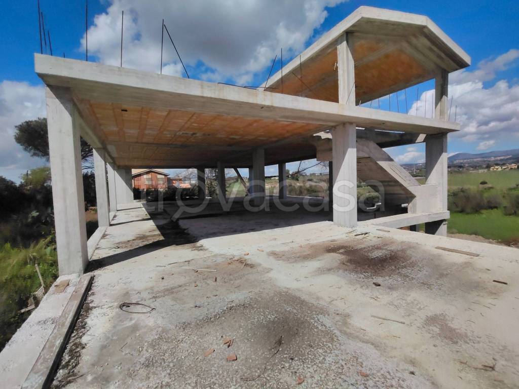 casa indipendente in vendita ad Aprilia in zona Campoleone