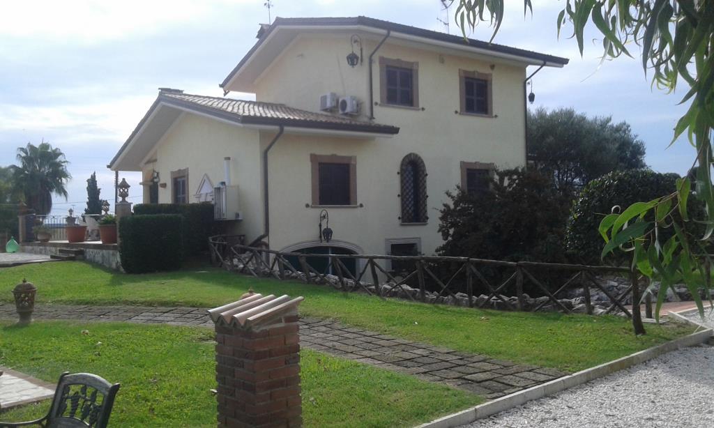 casa indipendente in vendita ad Aprilia in zona Campoverde
