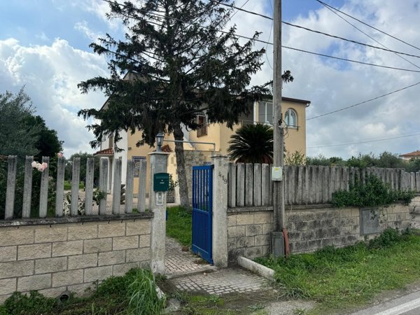casa indipendente in vendita ad Aprilia