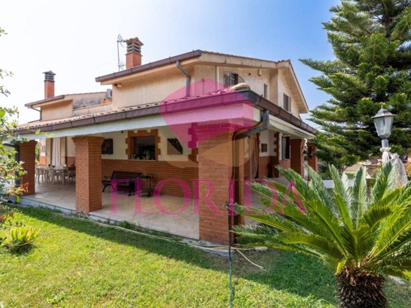 casa indipendente in vendita ad Aprilia in zona Fossignano