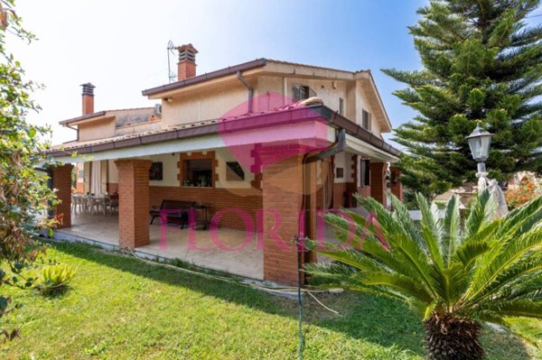 casa indipendente in vendita ad Aprilia in zona Fossignano