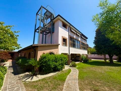 casa indipendente in vendita ad Aprilia in zona Campo di Carne