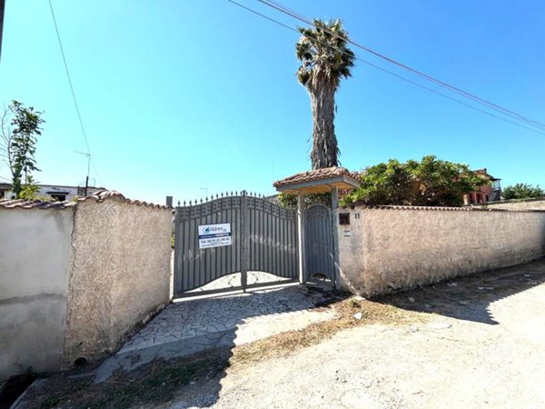 casa indipendente in vendita ad Aprilia in zona Cogna