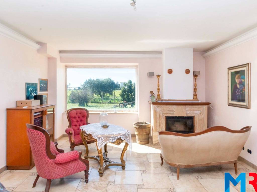 casa indipendente in vendita ad Aprilia in zona Cogna