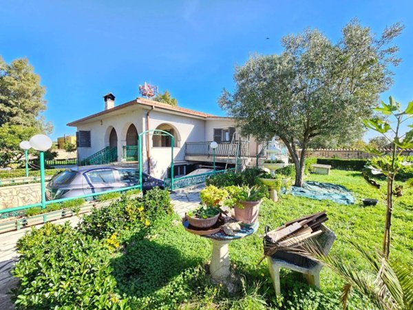 casa indipendente in vendita ad Aprilia in zona Campoverde