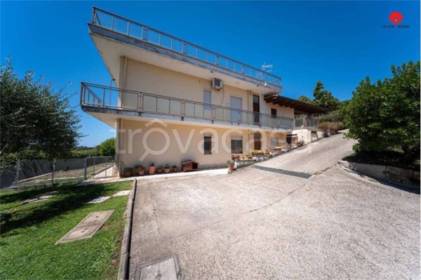 casa indipendente in vendita ad Aprilia in zona Casalazzara