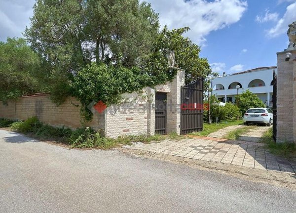 casa indipendente in vendita ad Aprilia in zona Casalazzara