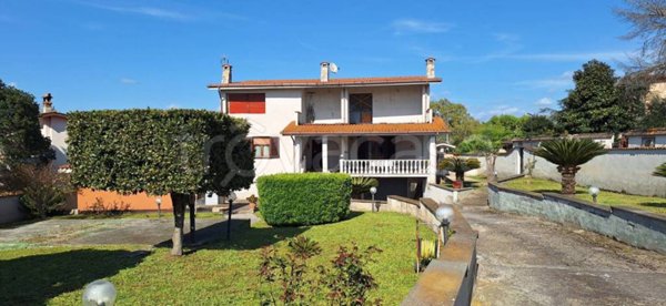 casa indipendente in vendita ad Aprilia in zona Fossignano