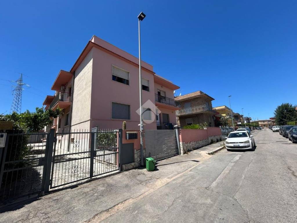 appartamento in vendita ad Aprilia in zona Riserva Nuova