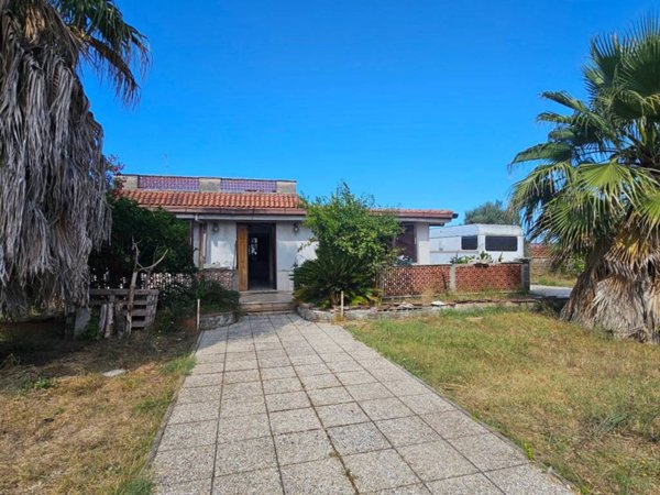 casa indipendente in vendita ad Aprilia in zona Cogna