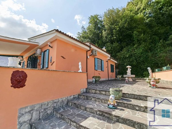 casa indipendente in vendita ad Aprilia in zona Fossignano