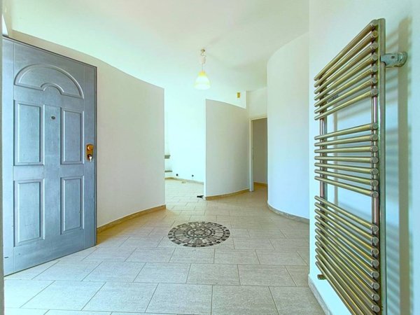 casa indipendente in vendita ad Aprilia in zona Fossignano