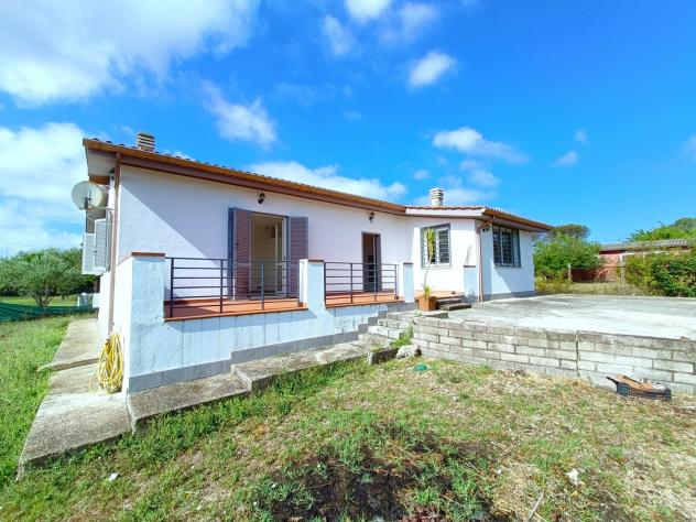 casa indipendente in vendita ad Aprilia in zona Fossignano