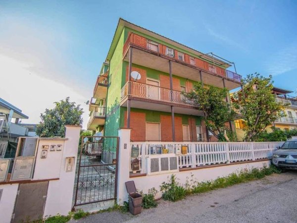 appartamento in vendita ad Aprilia in zona Fossignano