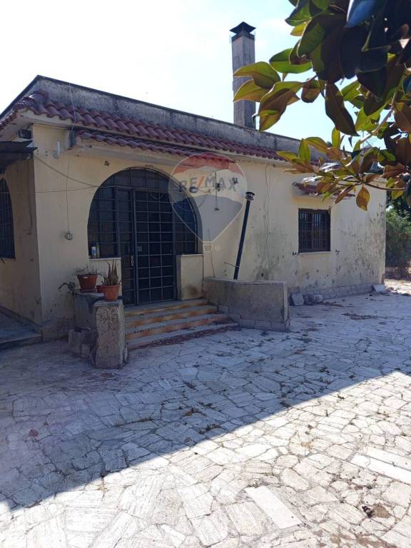 casa indipendente in vendita ad Aprilia in zona Cogna